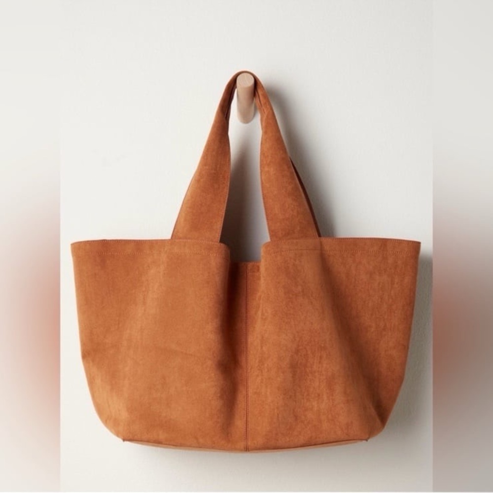 Gorgeous, Free People Blair Reversible Suede Vegan Tote❤️ - Picture 3 of 7